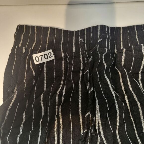 Forever 21 Women's Black Stripe Casual Shorts‎ - Picture 6 of 6